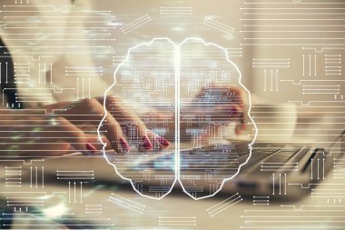 Bilgisayar ve insan beyin hologramı çizimleri üzerinde çalışan kadın ellerine çok maruz kaldı. Ai teknoloji konsepti.