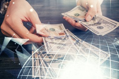 Dünya haritasının iki katına çıkarılması hologram, dolar banknotları ve insan eli..