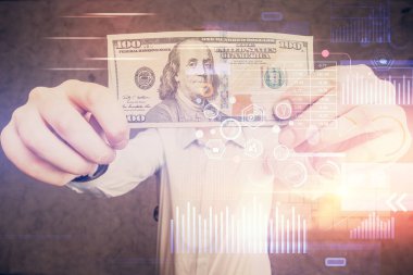 Teknolojinin iki katına çıkması hologram, dolar banknotları ve insan eli. Veri kavramı