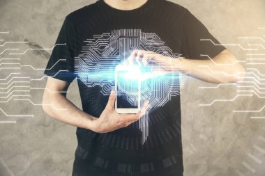 Bir adamın elini tutarken ve dijital bir cihaz ve beyin hologramı çizerken çift pozlama. Veri kavramı.