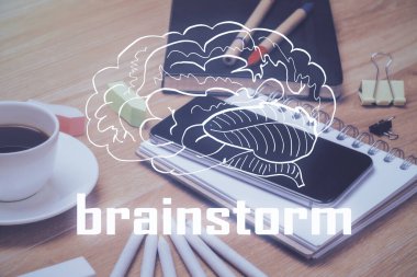 Cep telefonunun arka planında iki kat yaratıcı çizim var. Başlangıç kavramı