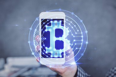 Bir adamın elini tutarken ve telefon ve kripto para birimi engelleme teması kullanırken çift pozlama.