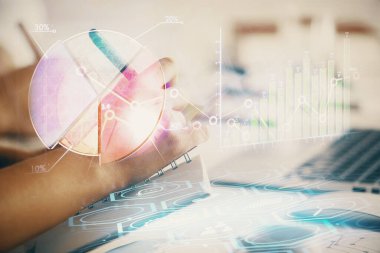 Ön x grafiğinin arka plan notları alan insanların üzerini çizerken çift pozlama. Mali analiz kavramı