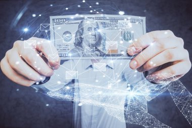 Çok sayıda zarfa maruz kalmış hologram, Amerikan doları banknotları ve insan eli. Teknoloji konsepti.