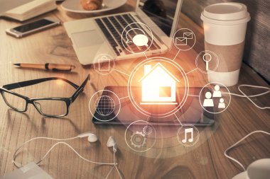 Kasabanın robot resmini cep telefonunun arka planında iki kez gördüm. Akıllı şehir kavramı