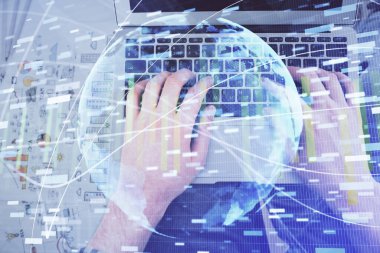 İnsan elinin bilgisayar klavyesi ve iş temalı hologram çiziminin üzerine iki kez yazı yazması. Üst Manzara. Finans piyasası kavramı.