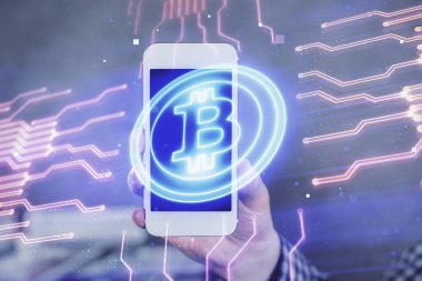 Bir adamın elini tutarken ve telefon ve kripto para birimi engelleme teması kullanırken çift pozlama.