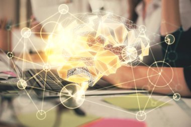 Bilgisayar ve beyin hologramı çizimleri üzerinde çalışan çok sayıda kadın eli var. Ai kavramı.