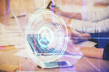 Bilgisayar ve veri temalı hologram çizimleri üzerinde çalışan kadın ellerine çok fazla maruz kalma. Teknoloji kavramı.