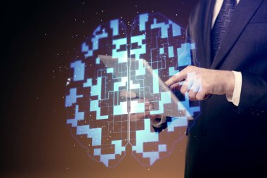 Bir adamın elini tutarken ve dijital bir cihaz ve veri temalı hologram çizimi kullanırken çift pozlama. Teknoloji konsepti.