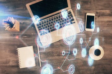 Çalışma masası arkaplanının üstünde bilgisayarla hologram çizen veriye çifte maruz kalma. Ai kavramı.