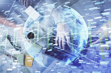 Kadın ve erkeğin birlikte çalışması ve iş temalı hologram çizimi. Bilgisayar arkaplanı. Üst Görünüm.