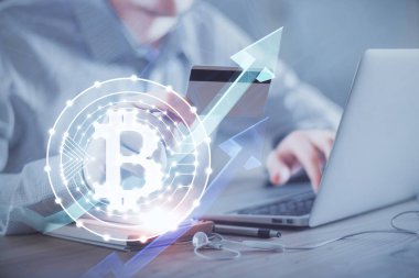 Elinde kredi kartı ve şifreli iş teması çizimi olan bir adamın çift pozu. Dijital engelleme zinciri ve E-ticaret kavramı.