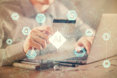 Elinde kredi kartı ve veri teması çizimi olan bir adamın ellerine iki kez maruz kalmış. E-ticaret ve teknoloji kavramı.