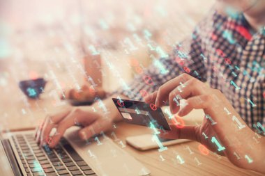 Elinde kredi kartı ve veri teması çizimi olan bir adamın ellerine iki kez maruz kalmış. E-ticaret ve teknoloji kavramı.