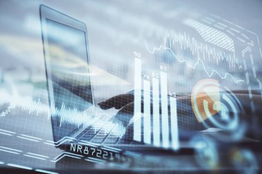 Bilgisayar ve teknoloji temalı çizimlerde kadın elinin çifte pozlanması. Yüksek Teknoloji kavramı.