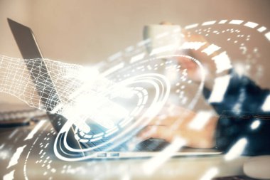 Bilgisayar ve veri temalı hologram çizimleri üzerinde çalışan kadın ellerine çok fazla maruz kalma. Teknoloji kavramı.