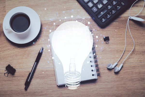 電球図面と作業台上のビューの二重露光 アイデアの概念 — ストック写真