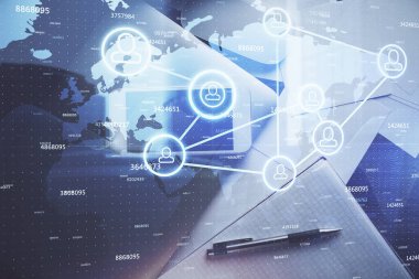 Sosyal ağ temalı çizimlerin telefon üzerinden çifte pozlandırılması. Üst Manzara. Kavram bağlayan insanlar.