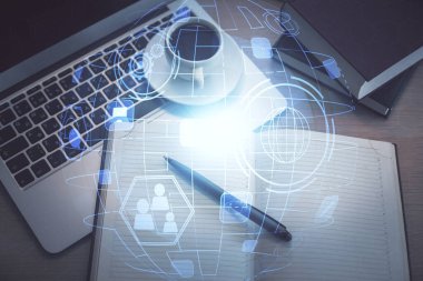 Masaüstü arkaplanındaki bilgisayar üzerinden sosyal ağ hologramı çizimleri. Üst Manzara. Çift pozlama.
