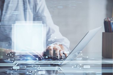 Bilgisayar ve veri temalı hologram çizimlerinde çalışan kadın elleri çift pozlama. Teknoloji kavramı.