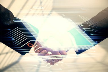 İki kişinin veri temalı hologramı ve el sıkışması. Bilişim endüstrisi konseptinde ortaklık.