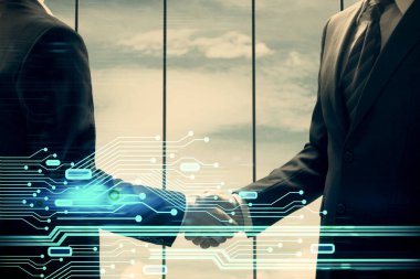 İki kişinin veri temalı hologramı ve el sıkışması. Bilişim endüstrisi konseptinde ortaklık.