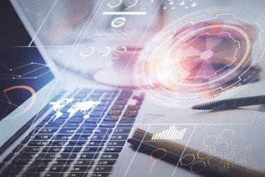 Teknoloji temalı çizimlere ve masaüstüne kahve ve masa arkasında eşyalar ile çifte pozlama. Veri araştırması kavramı.