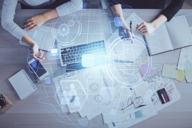 Bilgisayar ve sosyal ağ temalı hologram çizimlerinde çalışan kadın elleri çift pozlama. Üst Manzara. İnsanlar bağlantı konsepti.