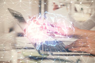 Bilgisayar ve beyin hologramı çizimleri üzerinde çalışan çok sayıda kadın eli var. Ai kavramı.