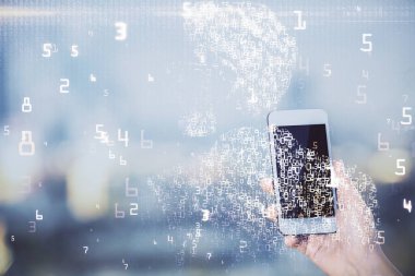 Teknoloji ikonu hologramına çift pozlama ve mobil cihaz kullanan bir kadın. Teknoloji konsepti.