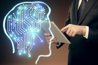 Bir adamın elini tutarken ve dijital bir cihaz ve beyin hologramı çizerken çift pozlama. Veri kavramı.