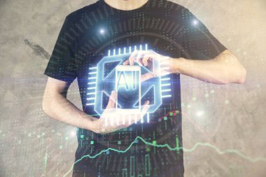 Bir adamın elini tutarken ve dijital bir cihaz ve veri temalı hologram çizimi kullanırken çift pozlama. Teknoloji konsepti.