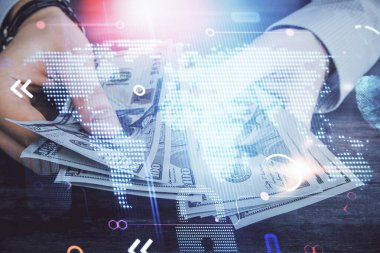 Dünya haritasının iki katına çıkarılması hologram, dolar banknotları ve insan eli..