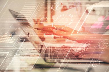 Bilgisayar ve veri temalı hologram çizimleri üzerinde çalışan kadın ellerine çok fazla maruz kalma. Teknoloji kavramı.