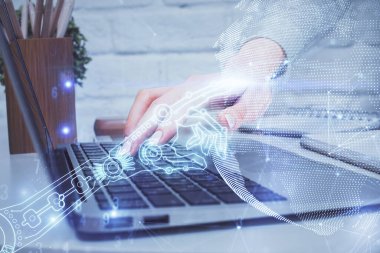 Bilgisayar ve teknoloji temalı çizimlerde kadın elinin çifte pozlanması. Yüksek Teknoloji kavramı.