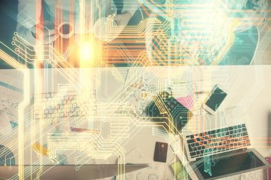 Birlikte çalışan kadın ve erkeğin çifte pozu ve dünya haritası çizimi. Uluslararası ağ konsepti. Bilgisayar arkaplanı. Üst Görünüm.