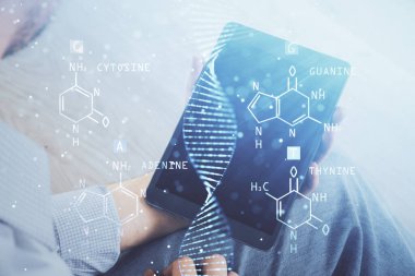 Bir adamın elini tutarken ve bir telefon ve DNA çizimi kullanırken iki kez görüntülenmiş. Tıp eğitimi kavramı.