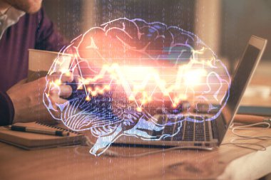 Bir adamın elini tutarken ve dijital bir cihaz ve beyin hologramı çizerken çift pozlama. Veri kavramı.