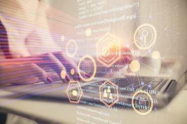 Bilgisayar ve veri temalı hologram çizimleri üzerinde çalışan kadın ellerine çok fazla maruz kalma. Teknoloji kavramı.