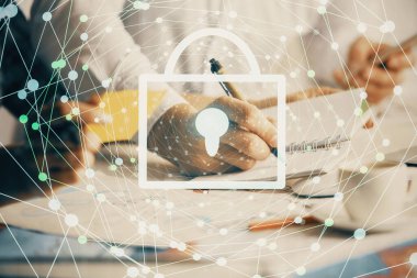 Arka planda not alan insanları iki kez kilide maruz bırakmış. Güvenlik kavramı