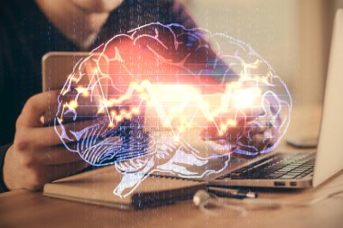 Bir adamın elini tutarken ve dijital bir cihaz ve beyin hologramı çizerken çift pozlama. Veri kavramı.