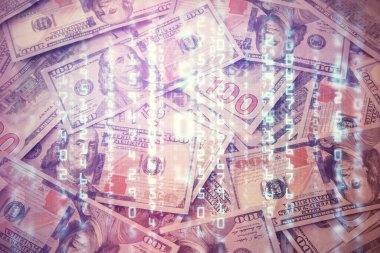 İki kez veri temasına maruz kalınca dolar banknotları arka planda kalıyor. Teknoloji konsepti.