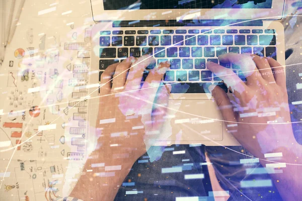 Багаторазова Експозиція Рук Людини Над Комп Ютерною Клавіатурою Малюванням Голограм — стокове фото