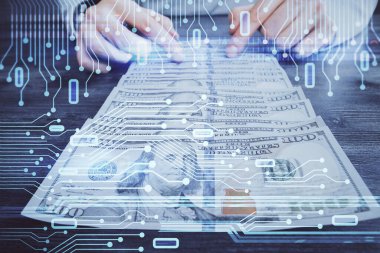 Teknolojinin iki katına çıkması hologram, dolar banknotları ve insan eli. Veri kavramı