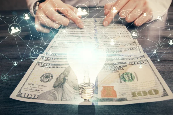 Multi Exponering Glödlampa Rita Hologram Och Usa Dollar Räkningar Och — Stockfoto