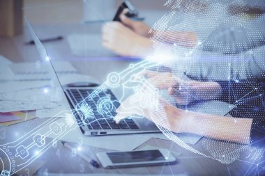 Bilgisayar ve teknoloji temalı çizimlerde kadın elinin çifte pozlanması. Yüksek Teknoloji kavramı.