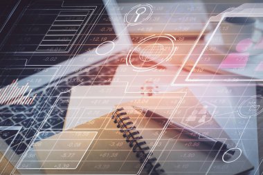 Teknoloji temalı çizimlere ve masaüstüne kahve ve masa arkasında eşyalar ile çifte pozlama. Veri araştırması kavramı.