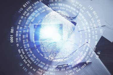 Masanın üzerinde telefon ile parmak izine iki kez rastlandı. Üst Manzara. Gezici güvenlik kavramı.