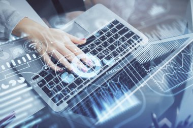 Bilgisayar ve teknoloji temalı çizimlerde kadın elinin çifte pozlanması. Yüksek Teknoloji kavramı.